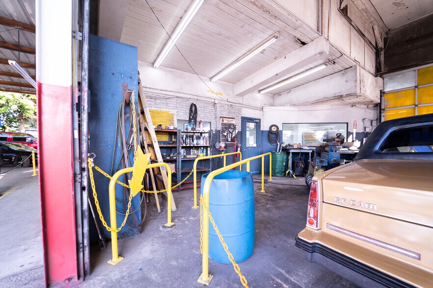 More Photos Of 8420 N Florida Ave, Tampa Auto Repair For Sale