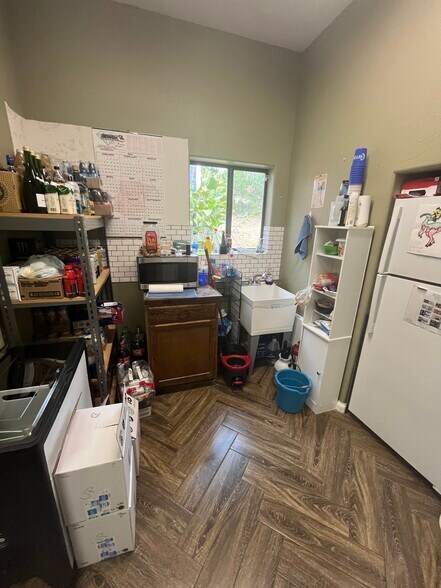 More Photos Of 213 Lake dr, Medicine Park Convenience Store For Sale