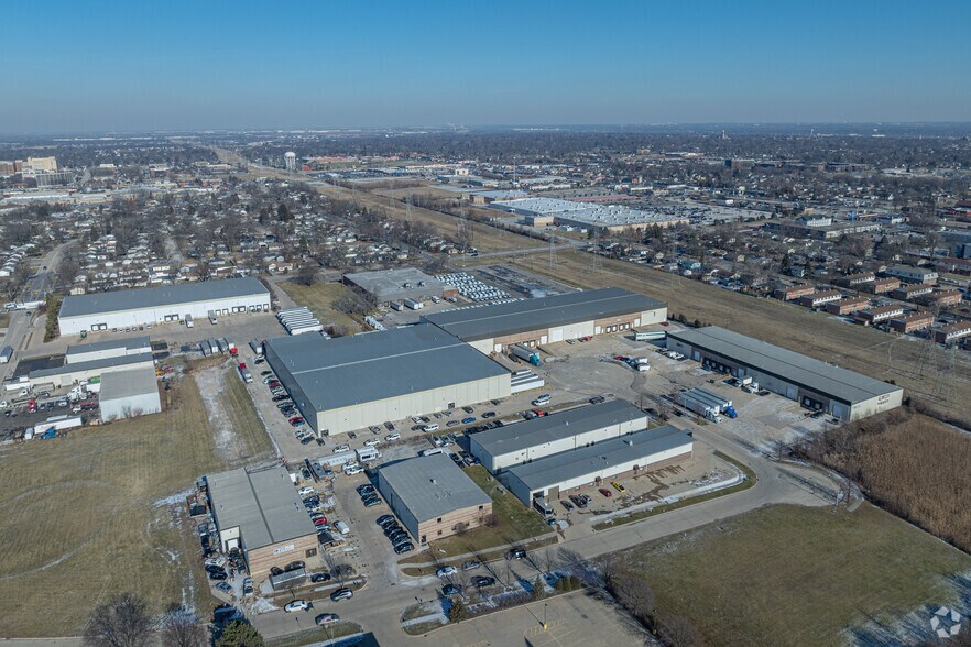 More Photos Of 500 & 511 Oak Leaf Ct, Joliet Warehouse For Lease