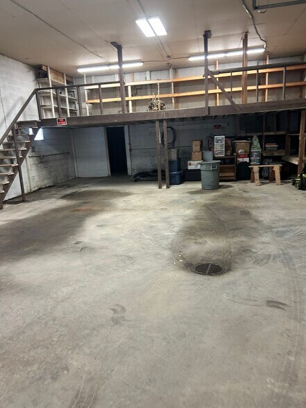 More Photos Of 1905 23rd St NE, Canton Warehouse For Lease