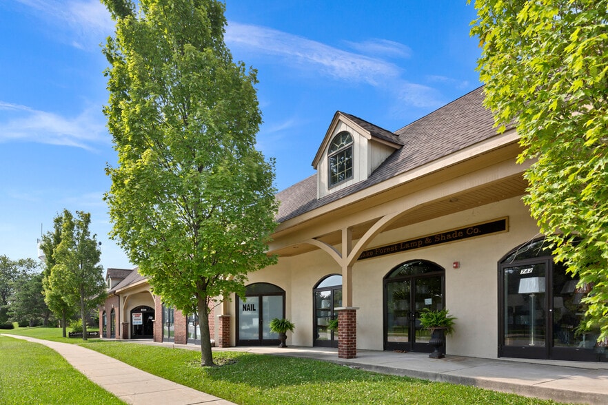 More Photos Of 742 Sheridan Rd, Highwood Freestanding For Sale