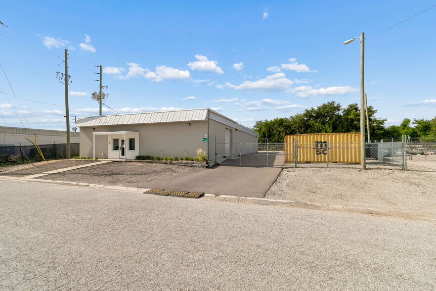 Primary Photo Of 1740 Calumet St, Clearwater Warehouse For Lease