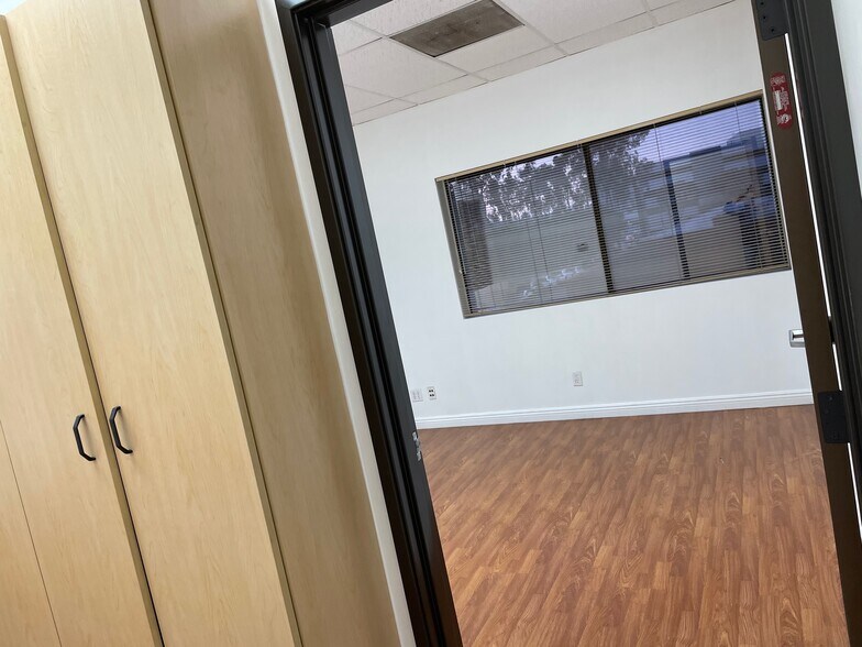 More Photos Of 14423-14431 Ventura Blvd, Sherman Oaks Restaurant For Lease