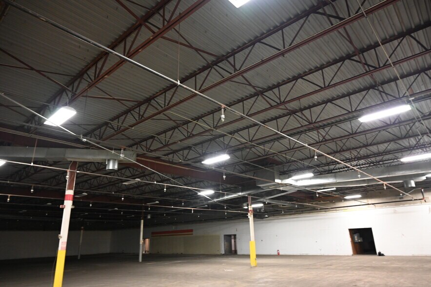 More Photos Of 2300 Claremont Ave, Ashland Freestanding For Lease