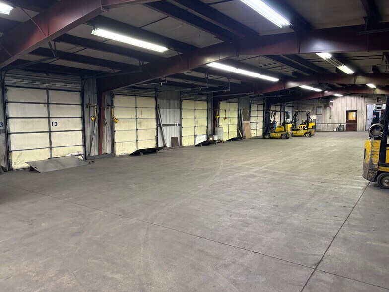 More Photos Of 926 N Front St, New Ulm Industrial For Sale