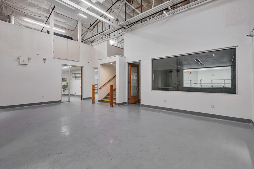 More Photos Of 1320-1326 9th St, Berkeley Warehouse For Sale