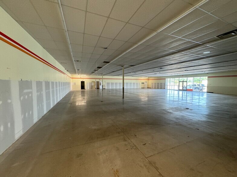 More Photos Of 2101 Central Point Pky, Lima Freestanding For Sale