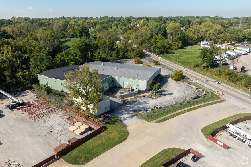 More Photos Of 1084 Kenran Industrial Dr, Bellefontaine Neighbors Warehouse For Sale