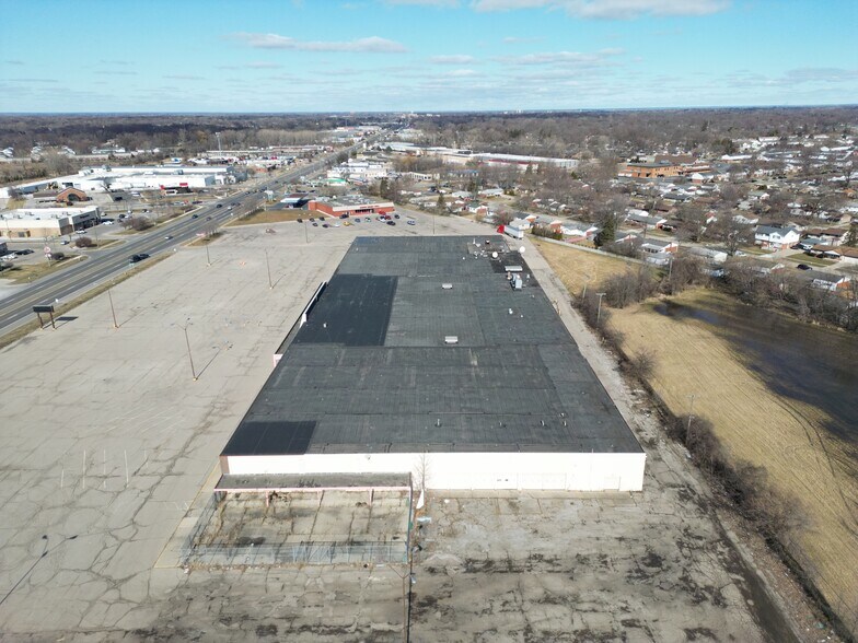 More Photos Of 34800 Groesbeck Hwy, Clinton Township Freestanding For Lease