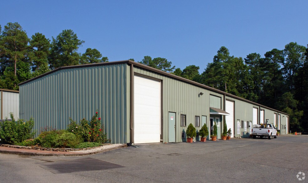 Primary Photo Of 233 Parkway Dr, Williamsburg Warehouse For Lease
