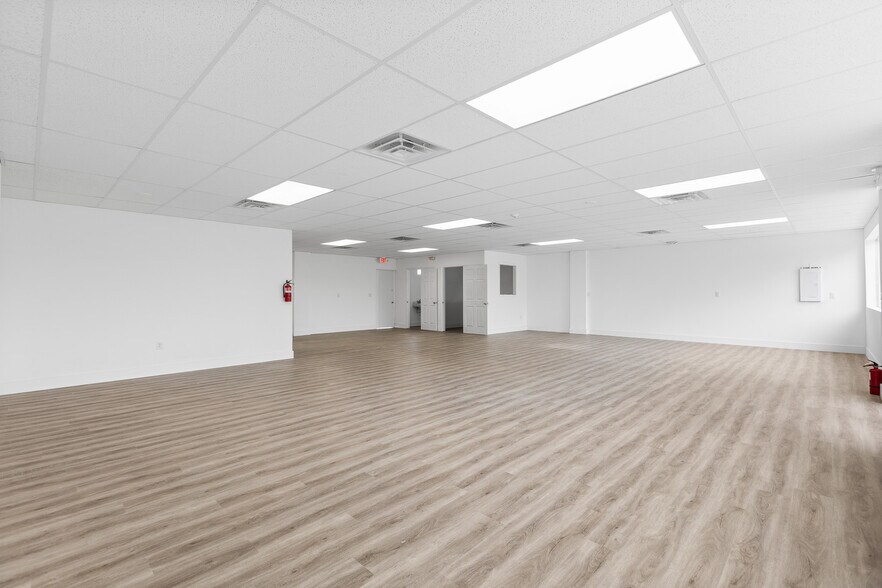 More Photos Of 7604 Broadway Ave, Tampa Freestanding For Lease