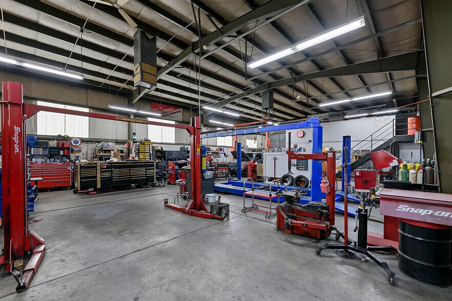 More Photos Of 560 W 800 S, Bountiful Auto Repair For Sale