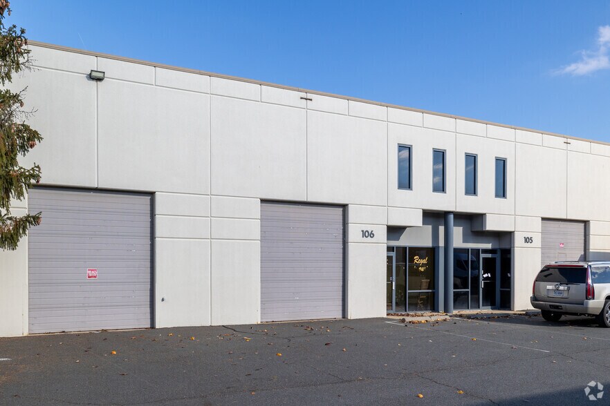 More Photos Of 44642 Guilford Dr, Ashburn Light Distribution For Sale