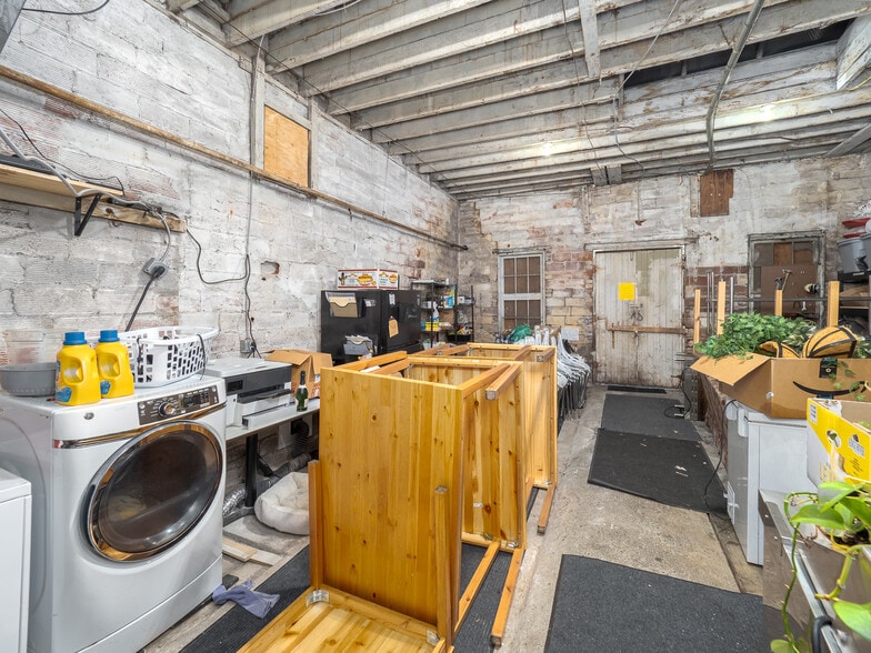 More Photos Of 503 E 1st St, Newberg Storefront For Sale