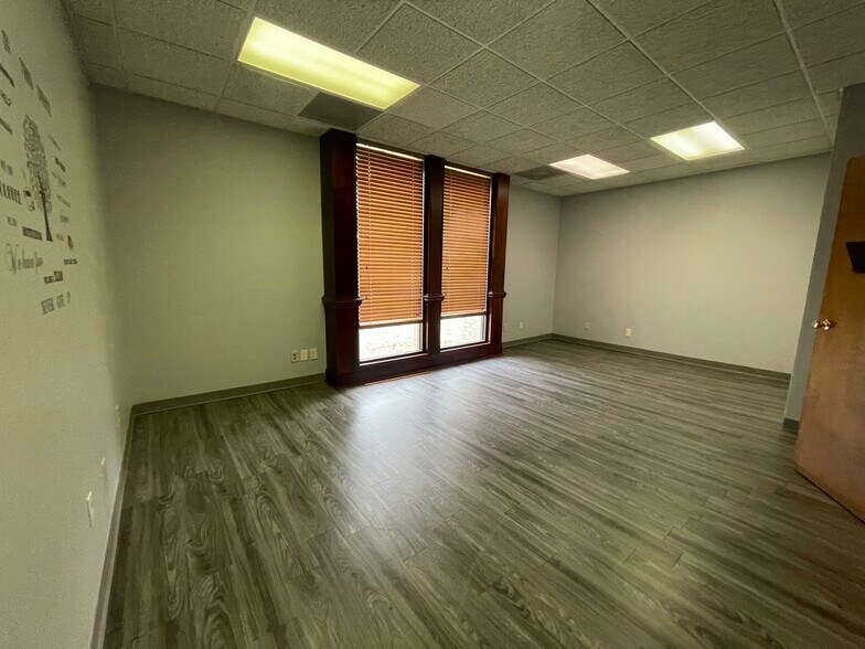 More Photos Of 2401 Fairlane Dr, Montgomery Office For Sale
