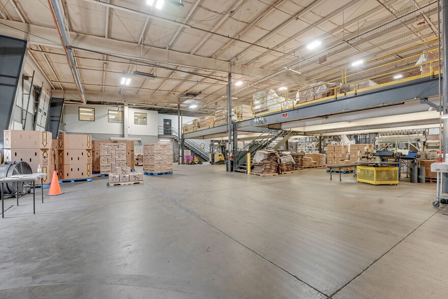 More Photos Of 400 Great Lakes Pky, Bellevue Warehouse For Sale