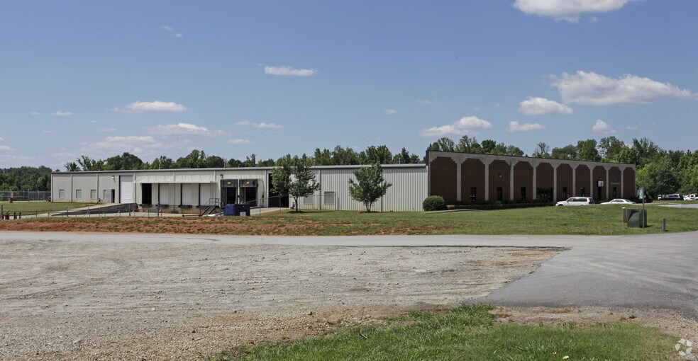 More Photos Of 925 Berry Shoals Rd, Duncan Warehouse For Lease