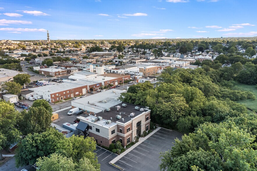 More Photos Of 51 Charles St, Mineola Office For Lease