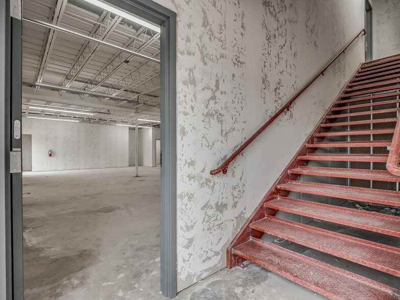 More Photos Of 4403-4411 SW 3rd St, Oklahoma City Showroom For Sale