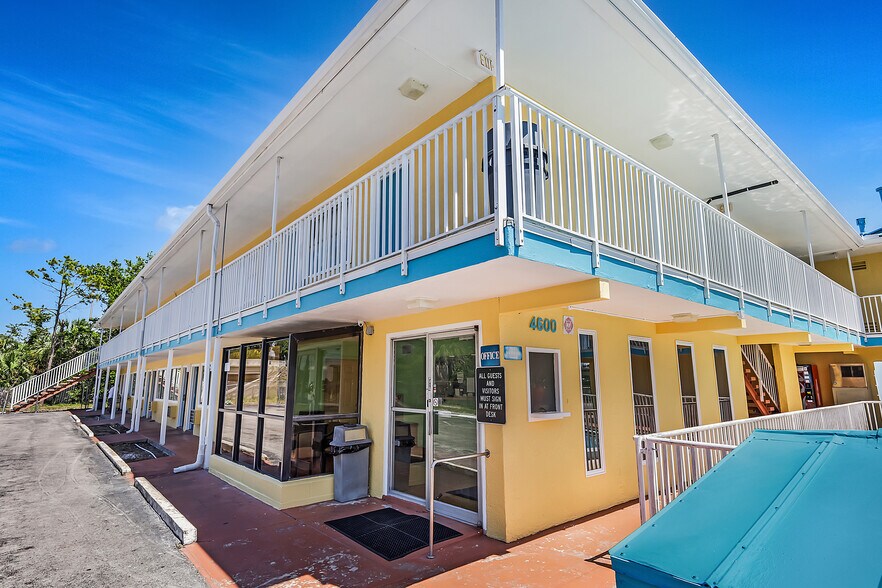 More Photos Of 4600 34th St S, Saint Petersburg Hotel For Sale