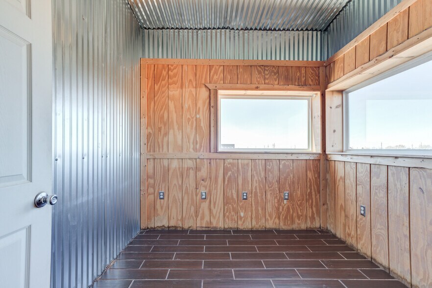 More Photos Of 4212 F M 2528, Lubbock Flex For Sale