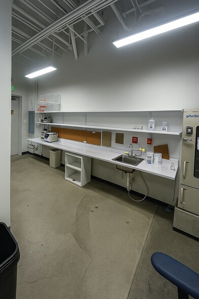 More Photos Of 1129 S Broadway Ave, Boise Freestanding For Lease