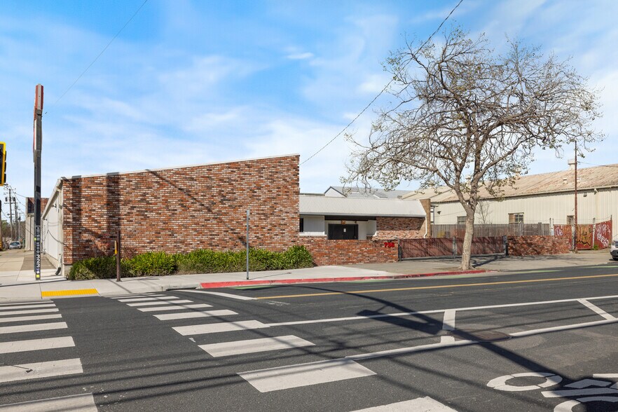 More Photos Of 735 Gilman St, Berkeley Showroom For Sale