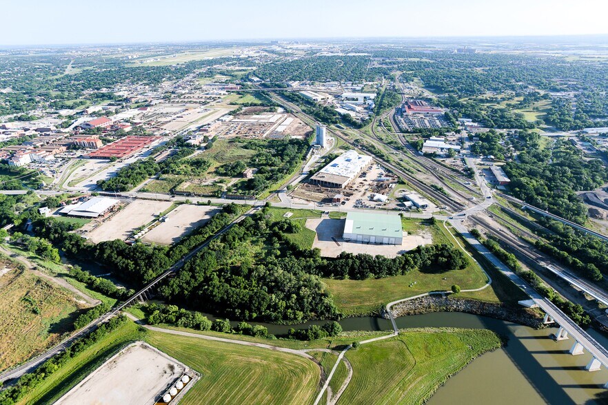 More Photos Of 1100 NE 23rd St, Fort Worth Warehouse For Lease