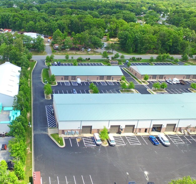 More Photos Of 70 Industrial Park Dr, Waldorf Warehouse For Lease