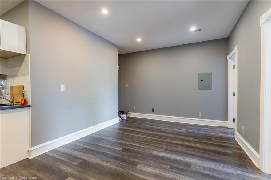 More Photos Of 21 Bold St, Hamilton Office Residential For Sale