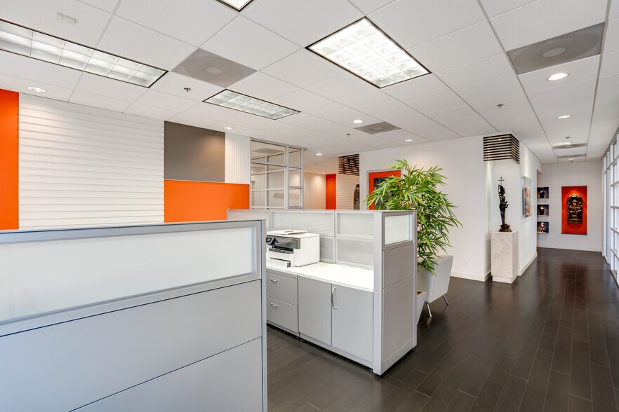 More Photos Of 10145 Via De La Amistad, San Diego Loft Creative Space For Sale