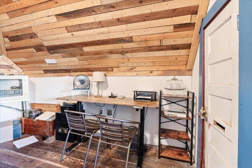 More Photos Of 217 W Hopkins St, San Marcos Restaurant For Sale