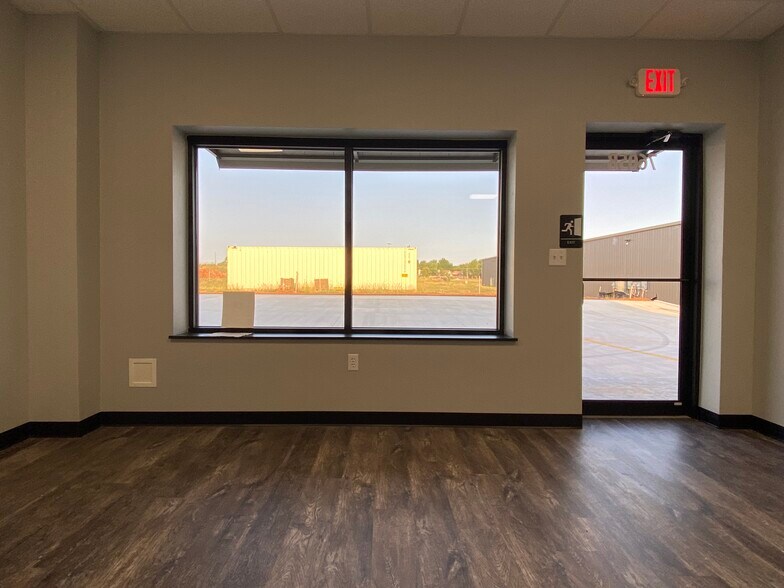 More Photos Of 7605 NW 79th Pl, Oklahoma City Industrial For Lease