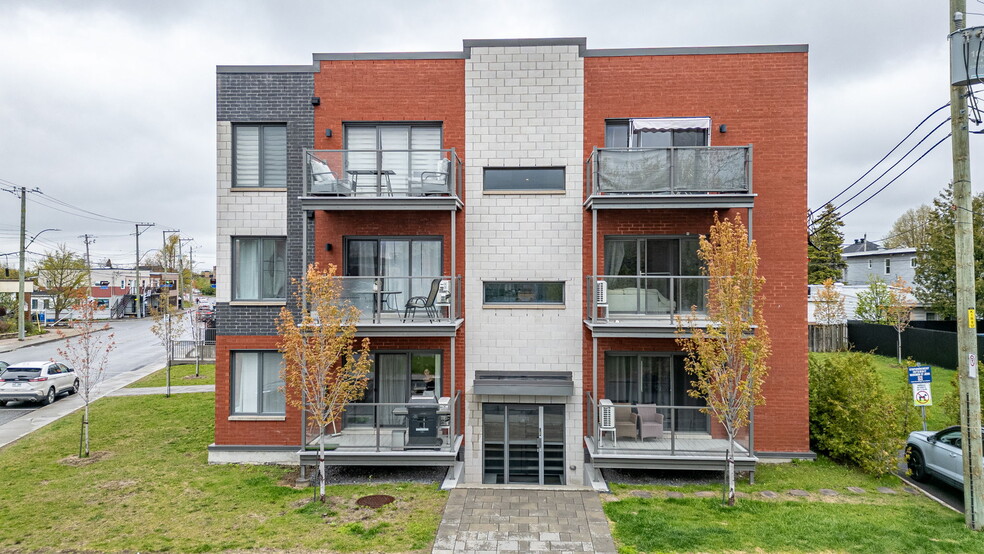 Primary Photo Of 1074 Ch Du Côteau-Rouge, Longueuil Apartments For Sale