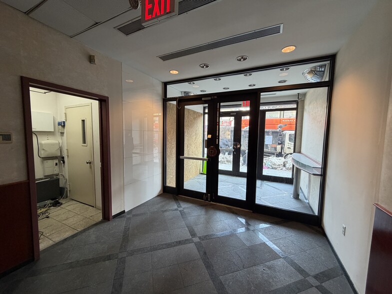 More Photos Of 13681 Roosevelt Ave, Flushing Office For Lease