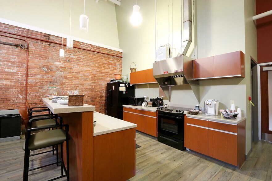 More Photos Of 100-256 Match Factory Pl, Bellefonte Medical For Lease