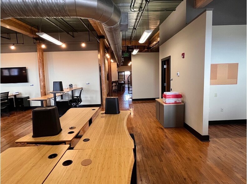 More Photos Of 912 Lady St, Columbia Loft Creative Space For Sale