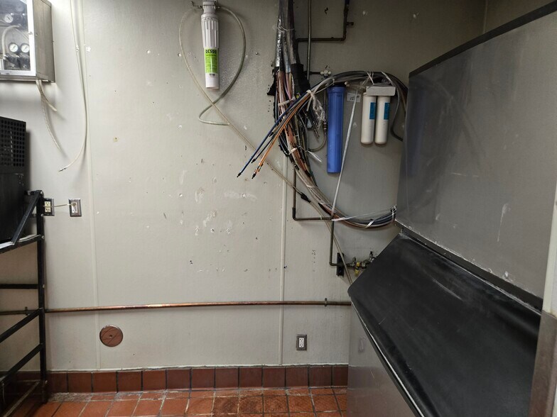 More Photos Of 4 E University Dr, Tempe Restaurant For Lease