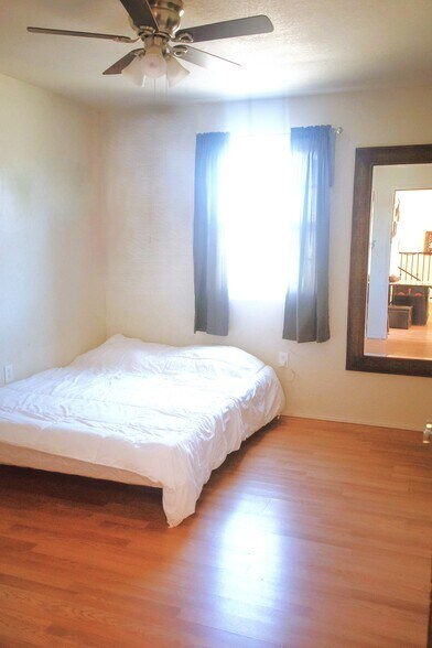 More Photos Of 404 3rd St, Capitan Flex For Sale