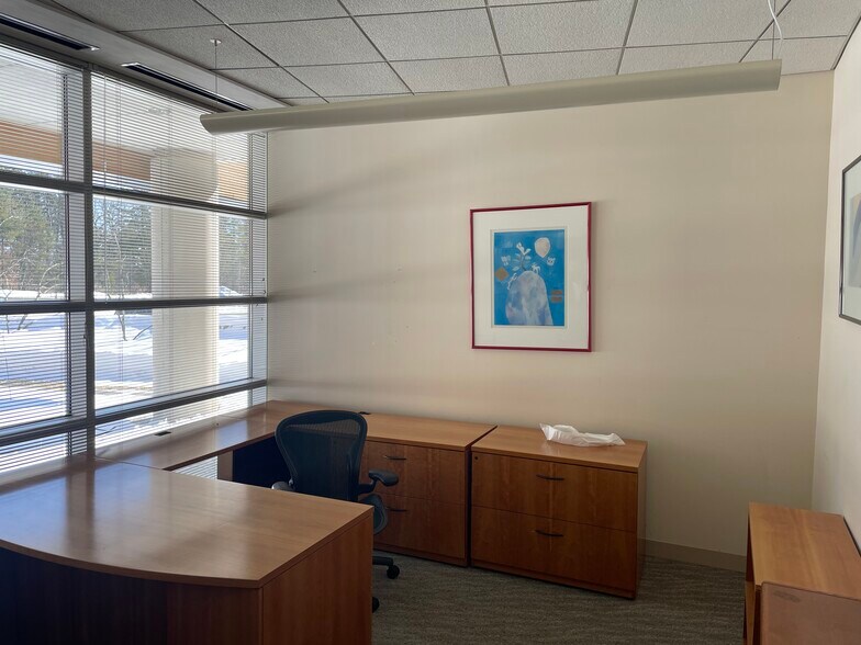 More Photos Of 11 Northeastern Blvd, Salem Office For Lease