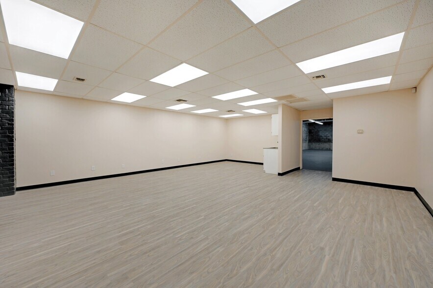 More Photos Of 5715 Kenwick St, San Antonio Warehouse For Lease