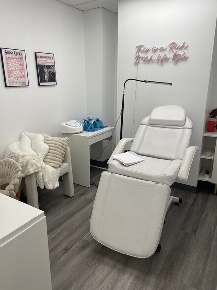 More Photos Of 3626-3628 E Tremont Ave, Bronx Medical For Lease