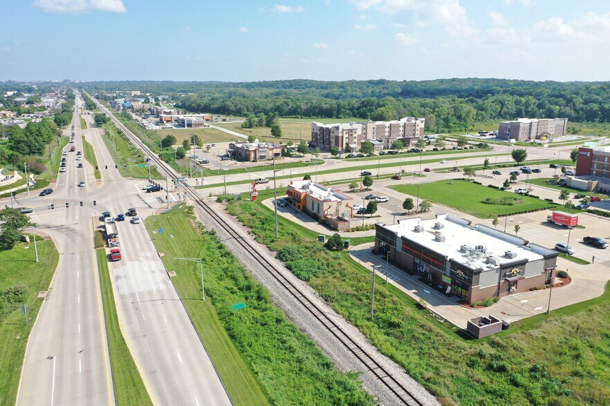 More Photos Of 746 Coral Ridge Ave, Coralville General Retail For Sale