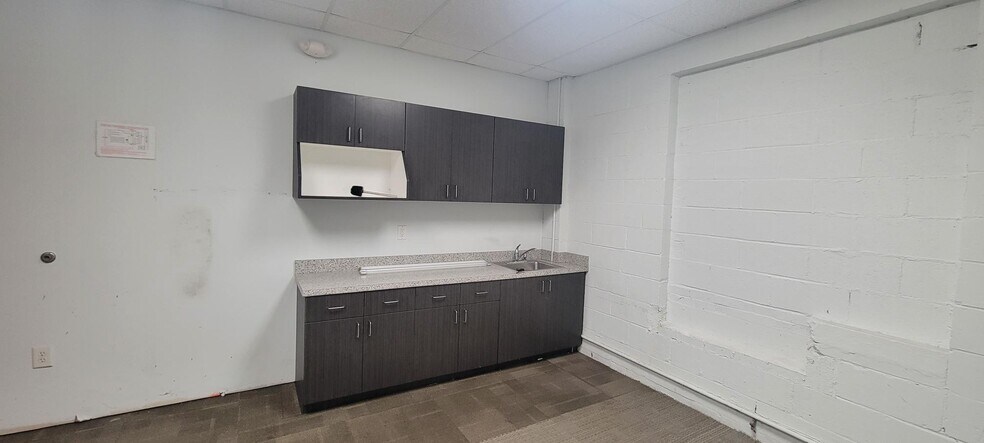 More Photos Of 2542-2544 Lucena St, Charlotte Warehouse For Lease