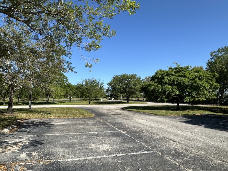 More Photos Of 625 66th Ave SW, Vero Beach Manufacturing For Sale