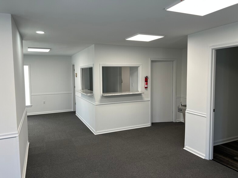 More Photos Of 148 E Peacock St, Cochran Medical For Sale