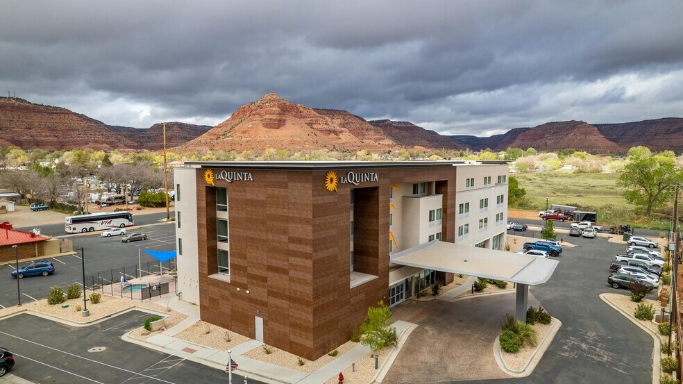 More Photos Of 465 S 100 E, Kanab Hospitality For Sale