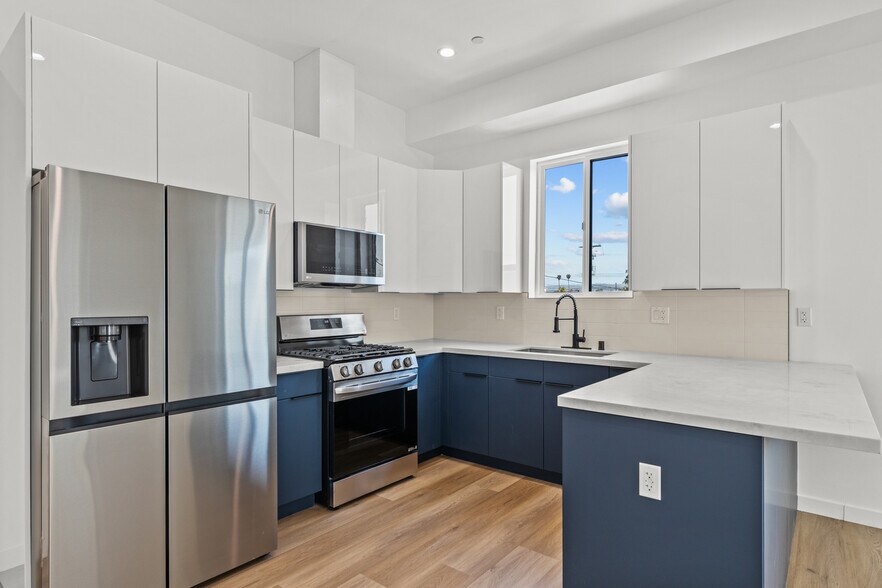 More Photos Of 2921 S Burnside Ave, Los Angeles Apartments For Sale