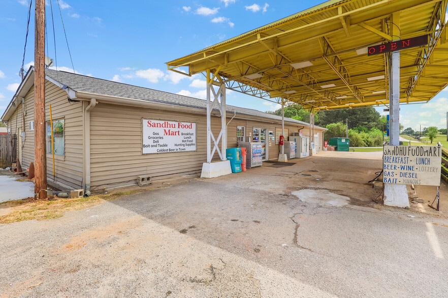 More Photos Of 2550 Parks Mill Rd, Buckhead Morgan Service Station For Sale