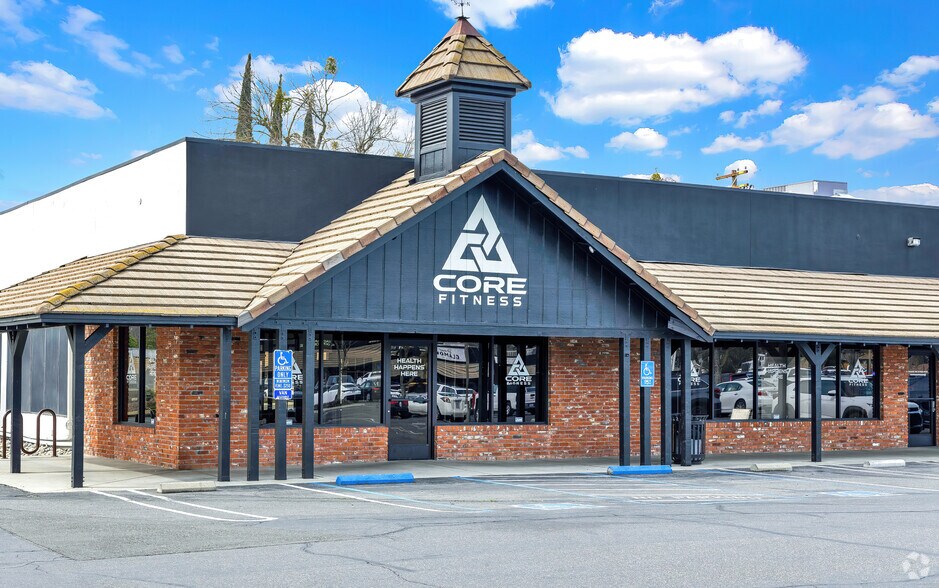 More Photos Of 839-921 W Roseburg Ave, Modesto General Retail For Lease